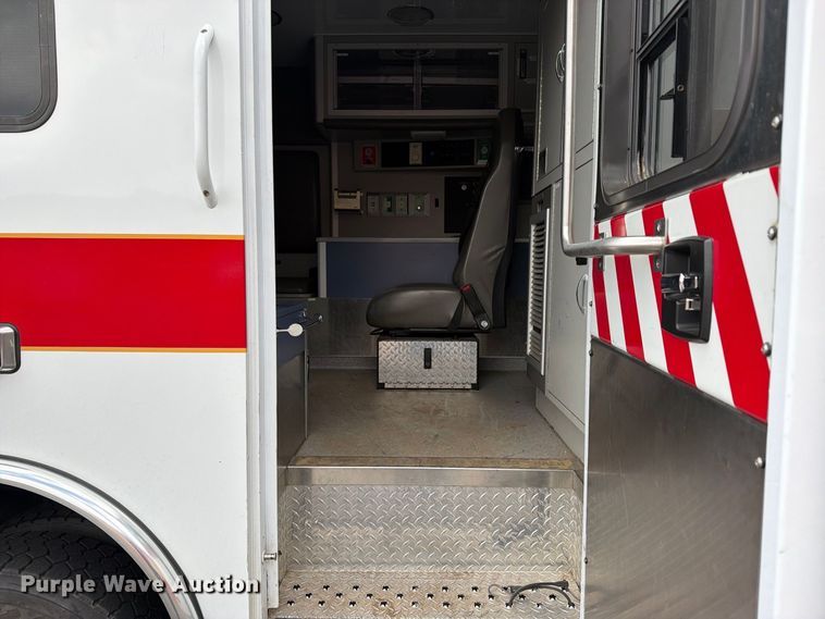 image for item EW1173 2009 Dodge Ram 4500 ambulance