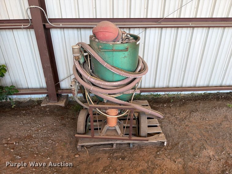 image for item EW7497 Clemco 2452 sand blast pot