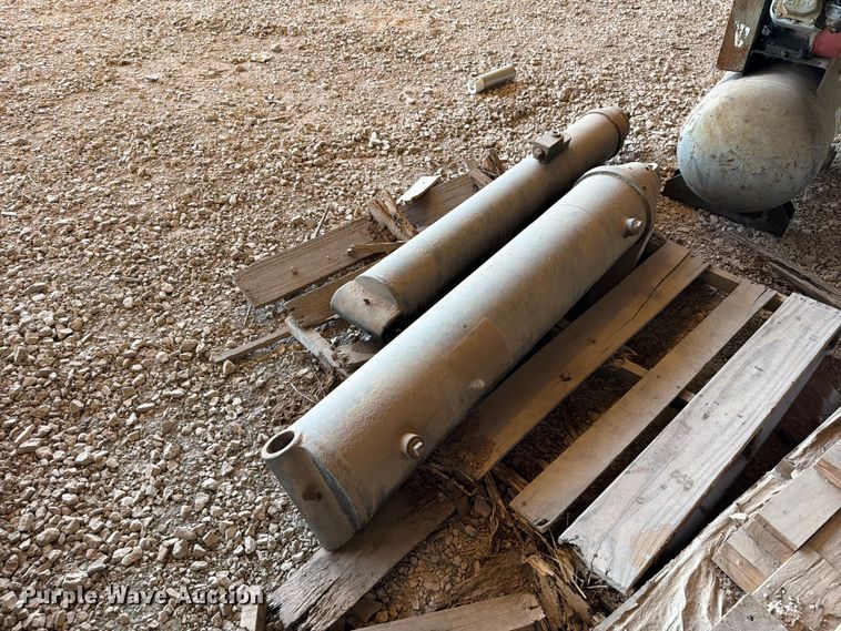 image for item EW7498 (5) dump truck lift cylinders
