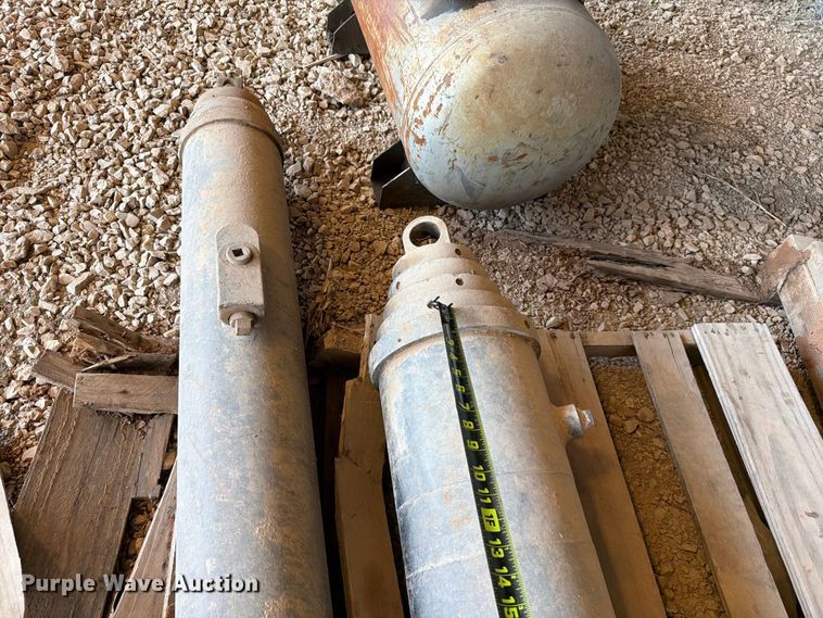 image for item EW7498 (5) dump truck lift cylinders