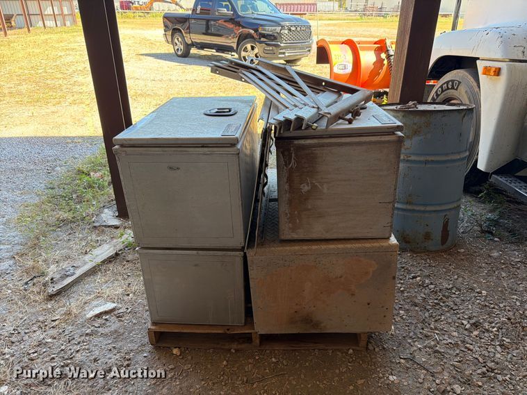 image for item EW7499 (4) Buyers toolboxes