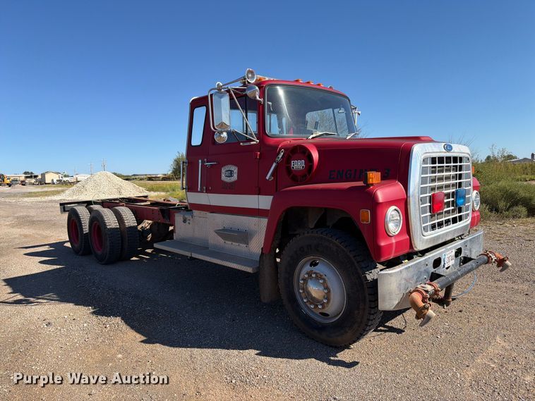 image for item EW7504 1984 Ford L8000 truck cab and chassis