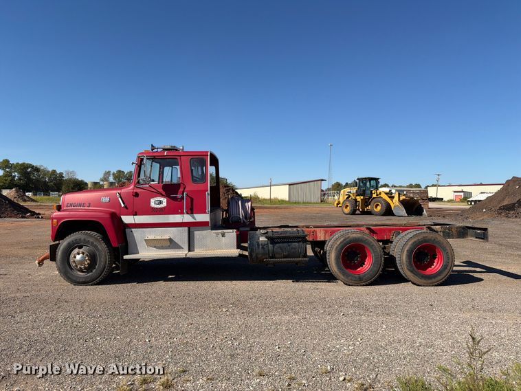image for item EW7504 1984 Ford L8000 truck cab and chassis