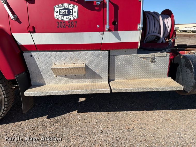 image for item EW7504 1984 Ford L8000 truck cab and chassis