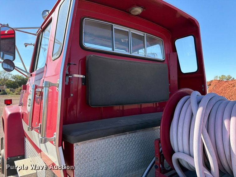 image for item EW7504 1984 Ford L8000 truck cab and chassis