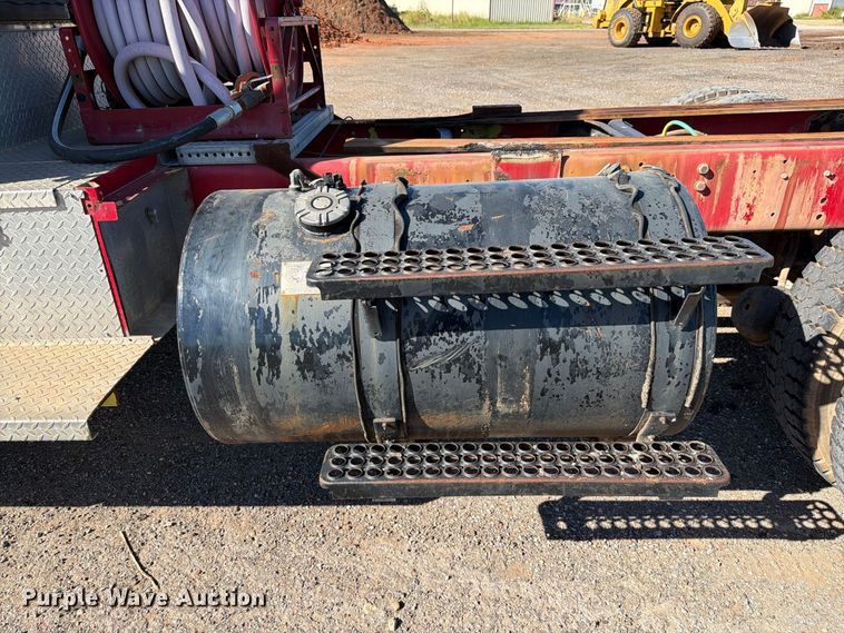 image for item EW7504 1984 Ford L8000 truck cab and chassis