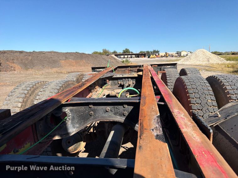 image for item EW7504 1984 Ford L8000 truck cab and chassis