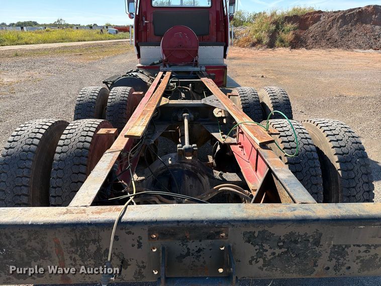 image for item EW7504 1984 Ford L8000 truck cab and chassis