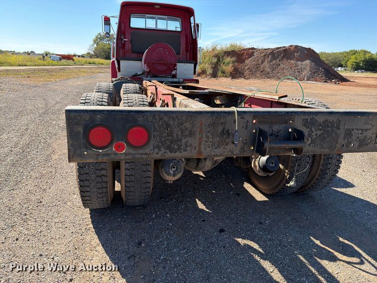 image for item EW7504 1984 Ford L8000 truck cab and chassis