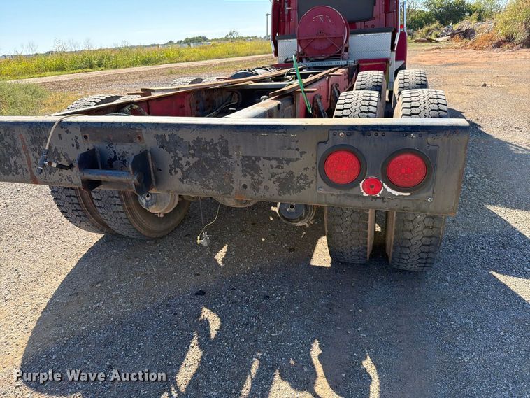 image for item EW7504 1984 Ford L8000 truck cab and chassis