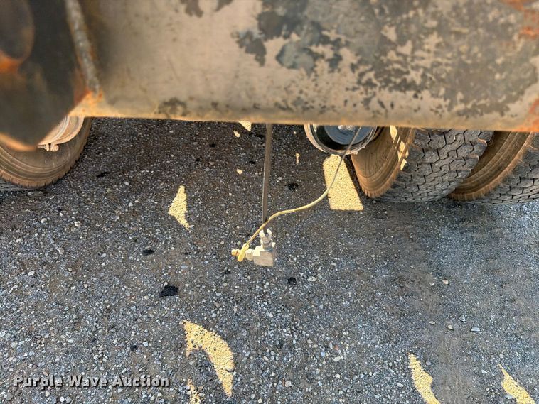 image for item EW7504 1984 Ford L8000 truck cab and chassis
