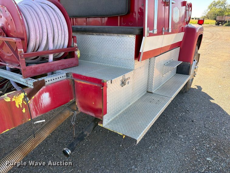 image for item EW7504 1984 Ford L8000 truck cab and chassis