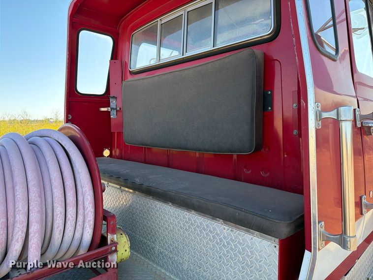 image for item EW7504 1984 Ford L8000 truck cab and chassis