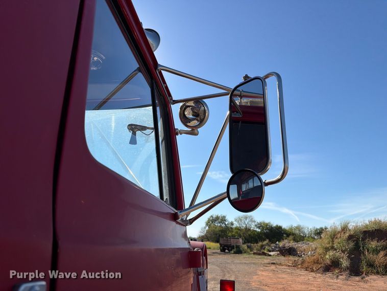 image for item EW7504 1984 Ford L8000 truck cab and chassis