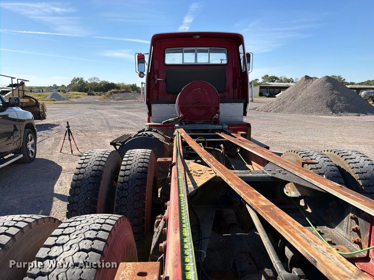 image for item EW7504 1984 Ford L8000 truck cab and chassis