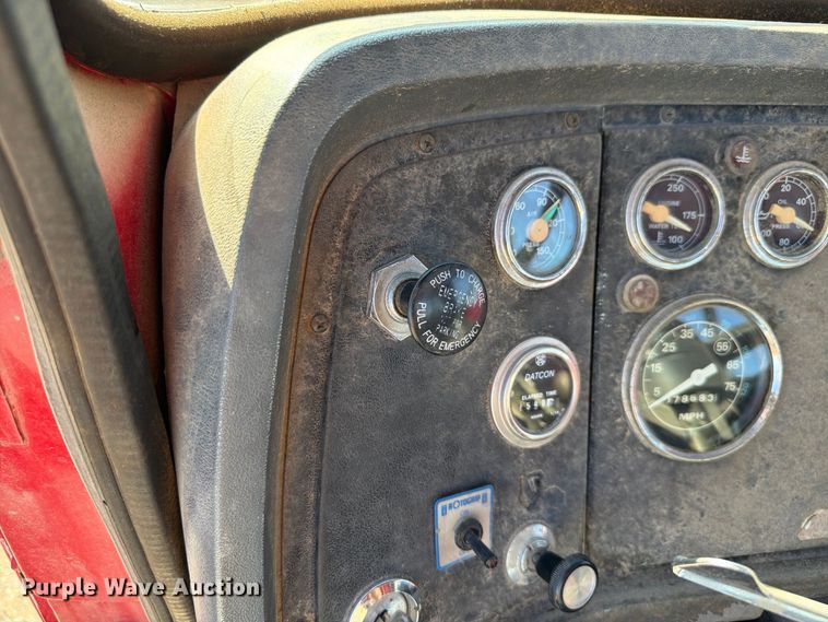 image for item EW7504 1984 Ford L8000 truck cab and chassis