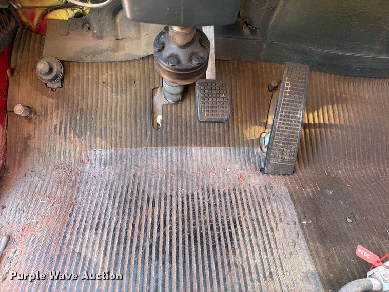 image for item EW7504 1984 Ford L8000 truck cab and chassis