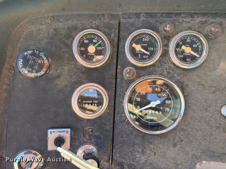 image for item EW7504 1984 Ford L8000 truck cab and chassis