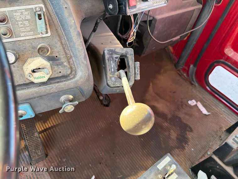 image for item EW7504 1984 Ford L8000 truck cab and chassis
