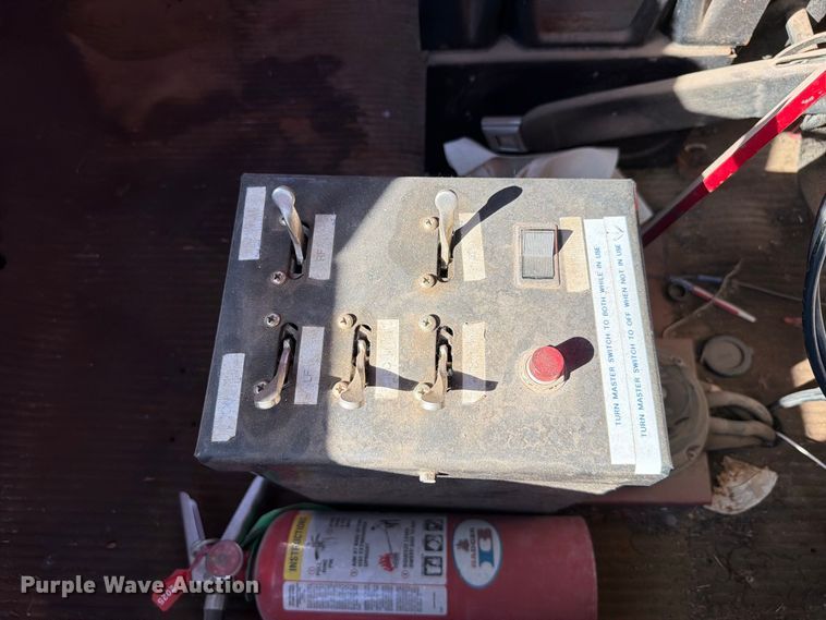 image for item EW7504 1984 Ford L8000 truck cab and chassis