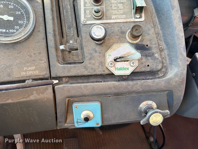 image for item EW7504 1984 Ford L8000 truck cab and chassis