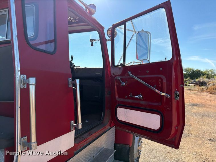 image for item EW7504 1984 Ford L8000 truck cab and chassis
