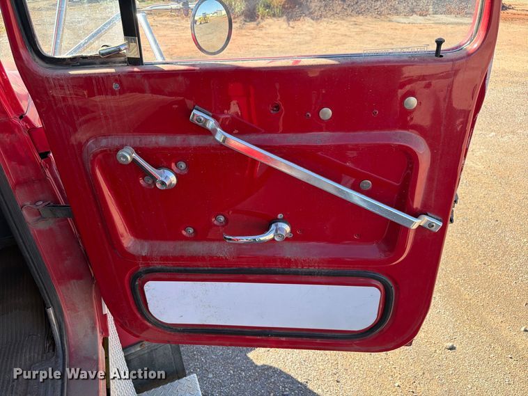 image for item EW7504 1984 Ford L8000 truck cab and chassis