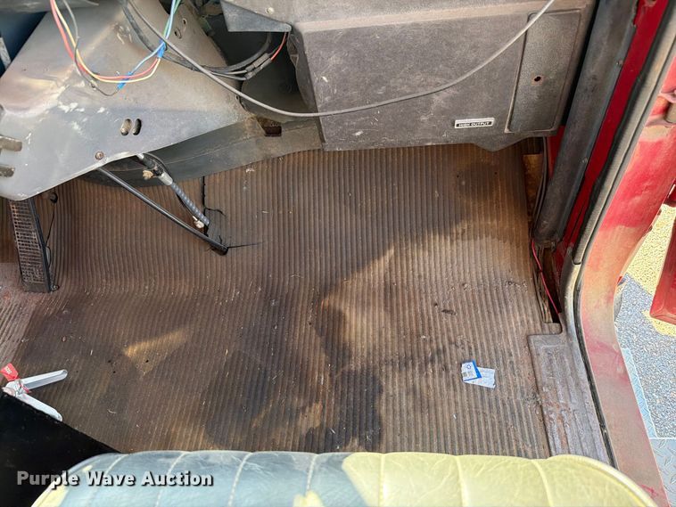 image for item EW7504 1984 Ford L8000 truck cab and chassis