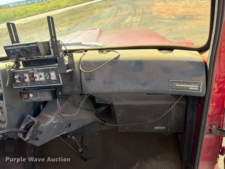 image for item EW7504 1984 Ford L8000 truck cab and chassis