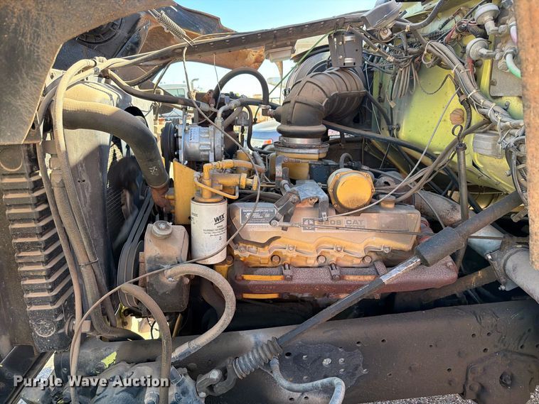 image for item EW7504 1984 Ford L8000 truck cab and chassis