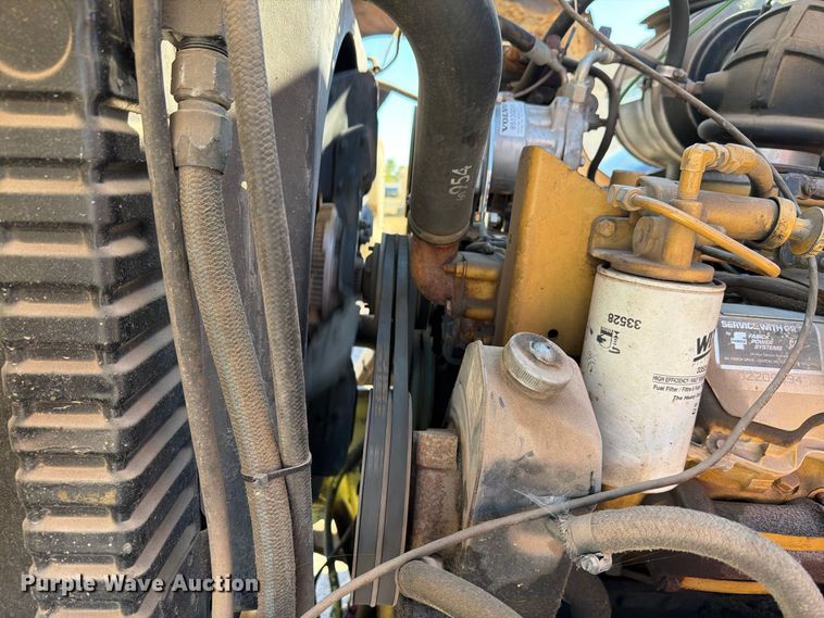 image for item EW7504 1984 Ford L8000 truck cab and chassis