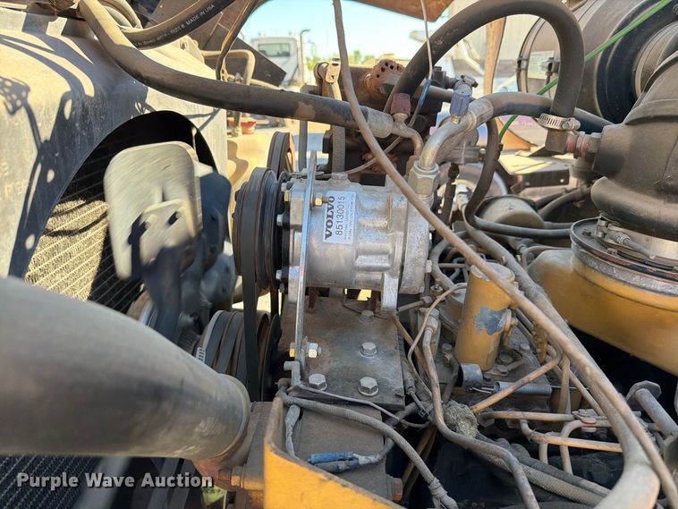 image for item EW7504 1984 Ford L8000 truck cab and chassis