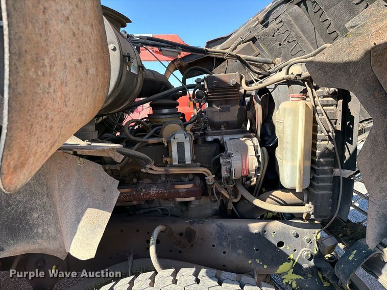 image for item EW7504 1984 Ford L8000 truck cab and chassis
