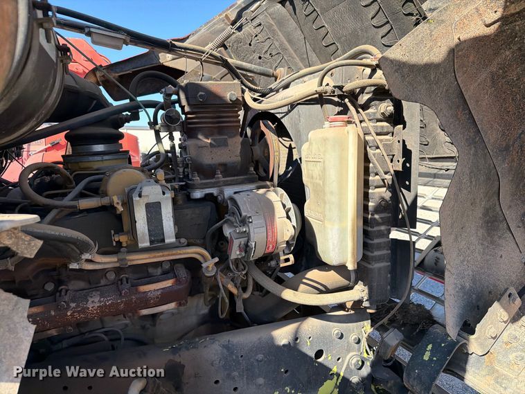 image for item EW7504 1984 Ford L8000 truck cab and chassis