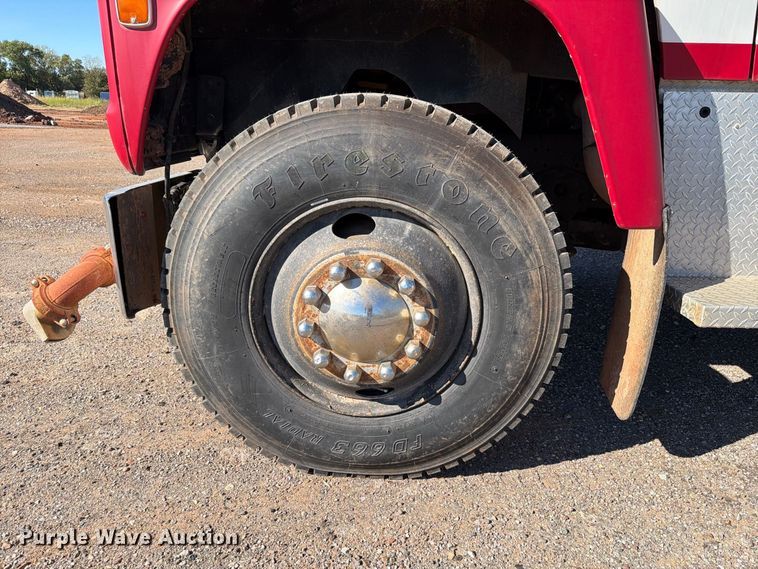 image for item EW7504 1984 Ford L8000 truck cab and chassis