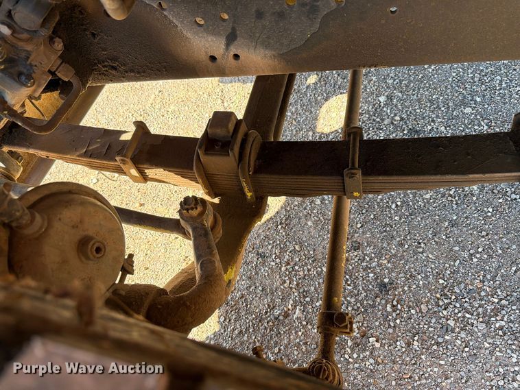 image for item EW7504 1984 Ford L8000 truck cab and chassis