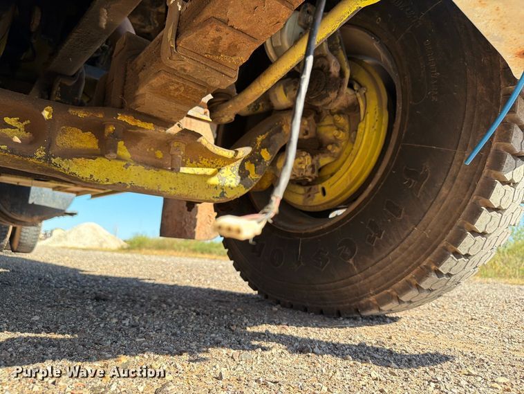 image for item EW7504 1984 Ford L8000 truck cab and chassis