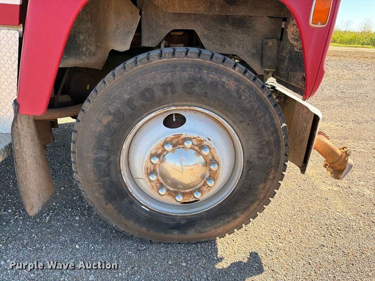 image for item EW7504 1984 Ford L8000 truck cab and chassis
