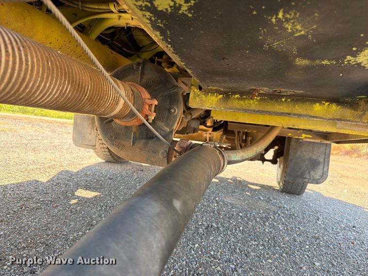 image for item EW7504 1984 Ford L8000 truck cab and chassis