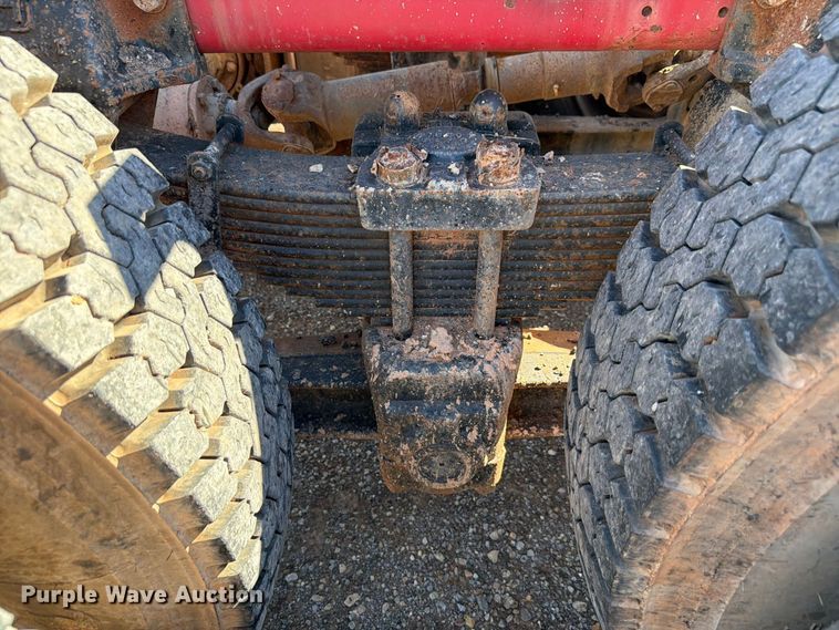image for item EW7504 1984 Ford L8000 truck cab and chassis