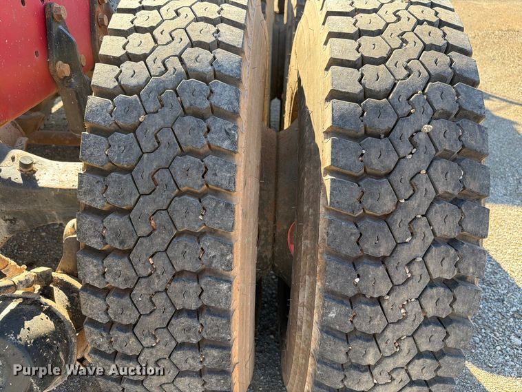 image for item EW7504 1984 Ford L8000 truck cab and chassis