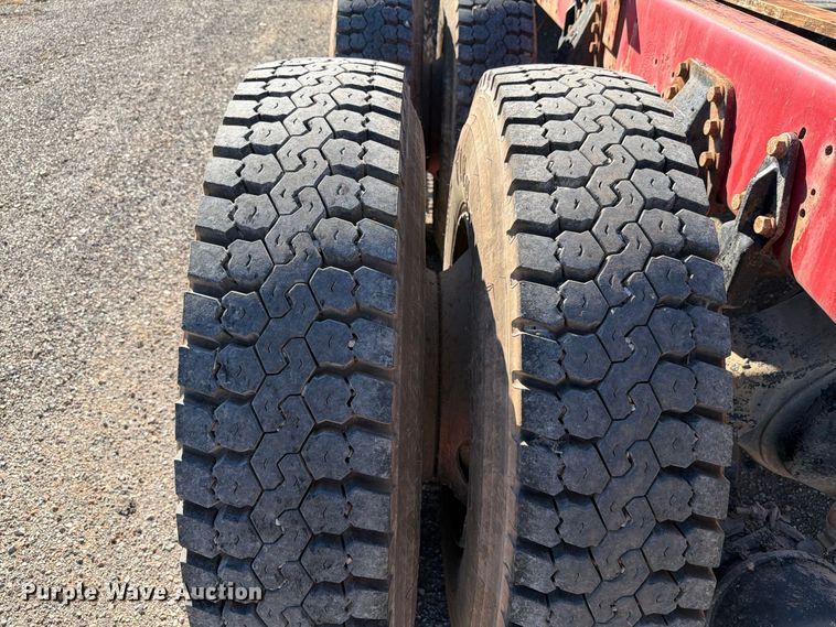 image for item EW7504 1984 Ford L8000 truck cab and chassis