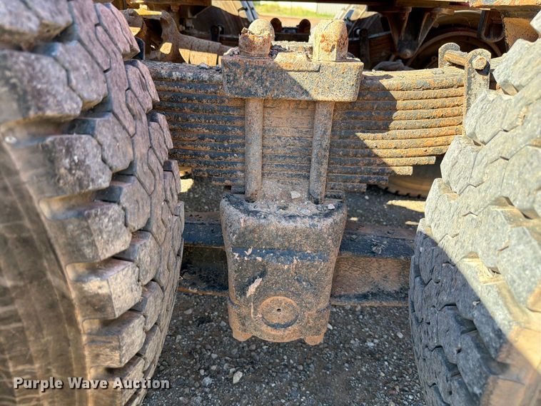 image for item EW7504 1984 Ford L8000 truck cab and chassis