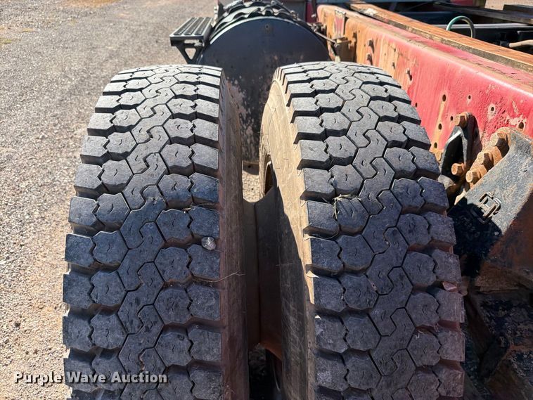 image for item EW7504 1984 Ford L8000 truck cab and chassis