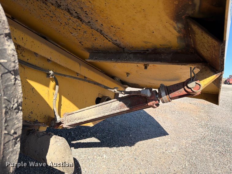 image for item EW7506 2008 Etnyre Quad chip spreader