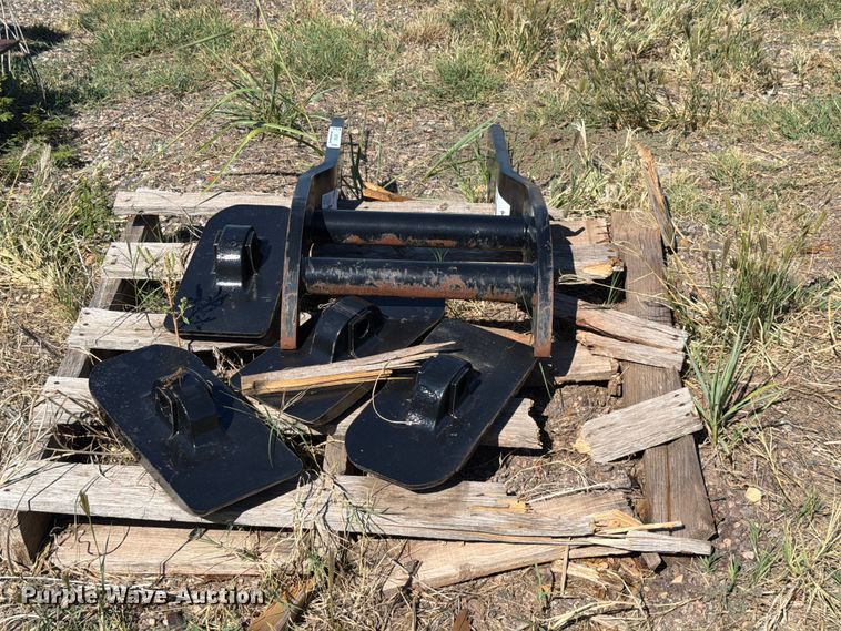 image for item EW7509 Caterpillar backhoe attachments