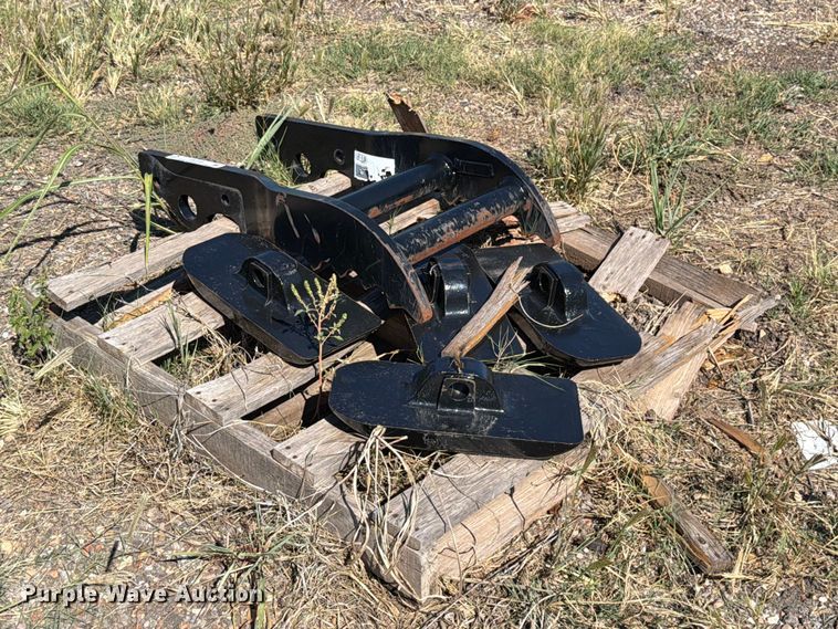 image for item EW7509 Caterpillar backhoe attachments
