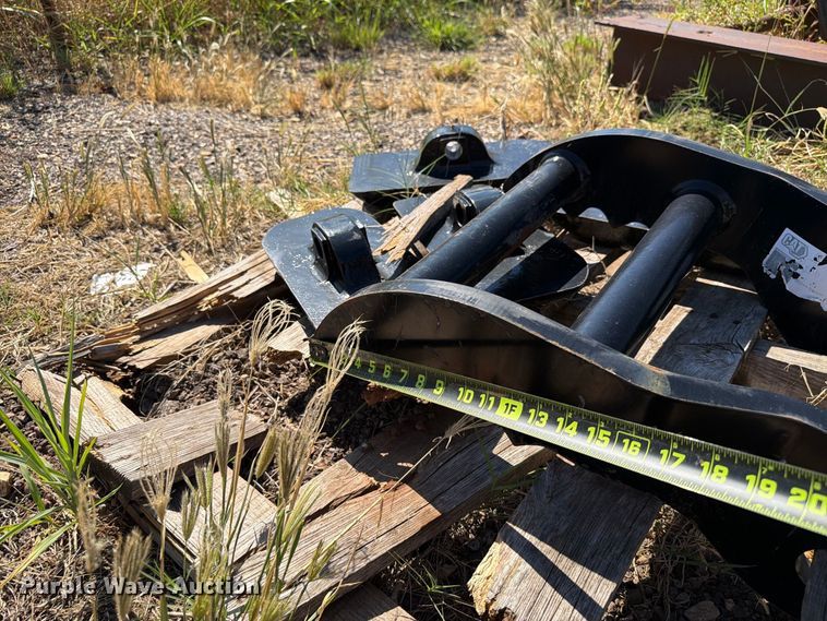 image for item EW7509 Caterpillar backhoe attachments