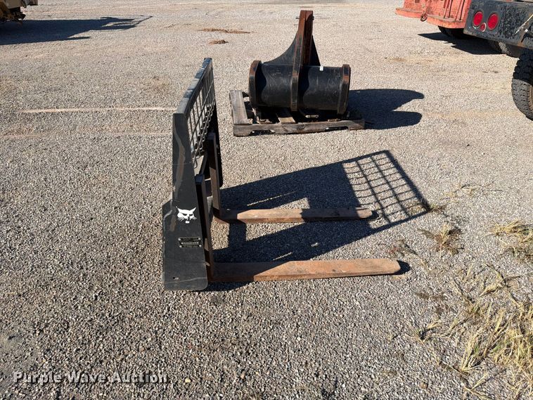 image for item EW7513 Bobcat compact utility loader forks