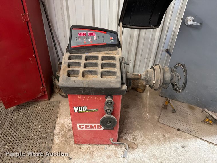 image for item EW7515 CEMB K9 tire balancing machine